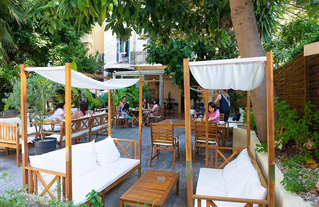 Auberge De Jeunesse Hi Nice Les Camelias-1